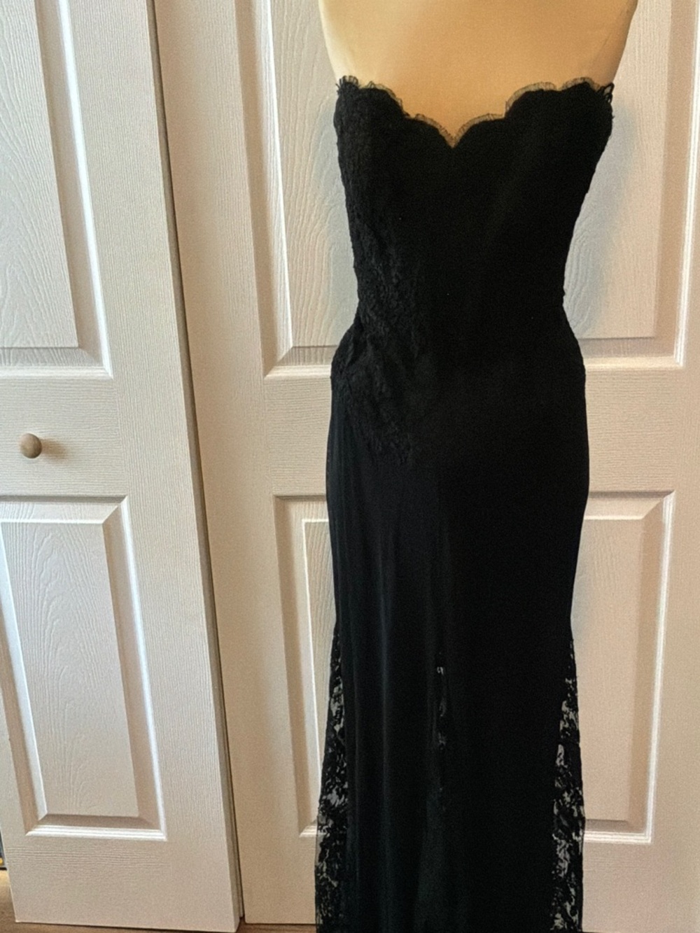 Vicky Tiel Couture Black  Strapless Lace Evening Gown